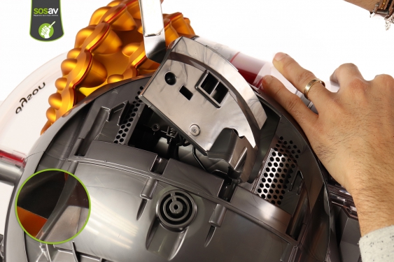 Guide photos remplacement bouton power Aspirateur Dyson Cinetic Big Ball 2 (Etape 4 - image 3)