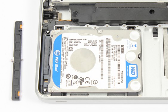 Guide photos remplacement câble de données et alimentation disque dur MacBook Pro 15" Fin 2008 - Début 2009 (Modèle A1286 - EMC 2255) (Etape 9 - image 3)