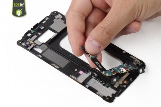 Guide photos remplacement connecteur de charge Samsung Galaxy S6 Edge + (Etape 32 - image 4)