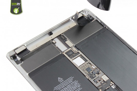 Guide photos remplacement nappe raccordement boutons / caméra iPad Pro 12,9" (2015) (Etape 25 - image 1)