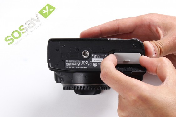 Guide photos remplacement nappe de contact poignée batterie Canon EOS 1000D / Rebel XS / Kiss F (Etape 5 - image 3)