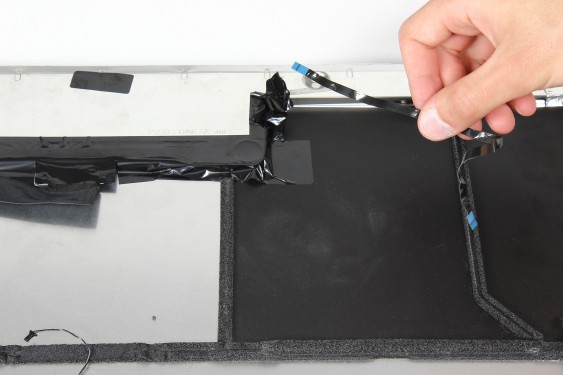 Guide photos remplacement nappe de synchronisation verticale de l'écran lcd iMac 27" fin 2009 (EMC 2309 et 2374) (Etape 19 - image 1)