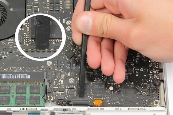 Guide photos remplacement connecteur de la batterie MacBook Pro 15" Fin 2008 - Début 2009 (Modèle A1286 - EMC 2255) (Etape 12 - image 2)