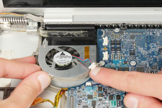 Guide photos remplacement ventilateur gauche Macbook Pro 17"  Modèles A1151, A1212, 1229 & A1261 (Etape 46 - image 2)