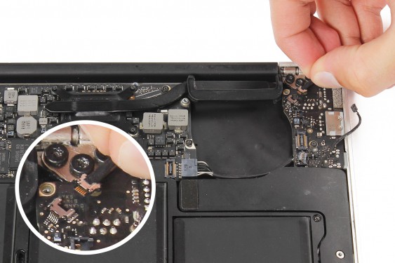 Guide photos remplacement ecran complet Macbook Air 13" mi-2011 EMC2469 (A1369) (Etape 13 - image 2)