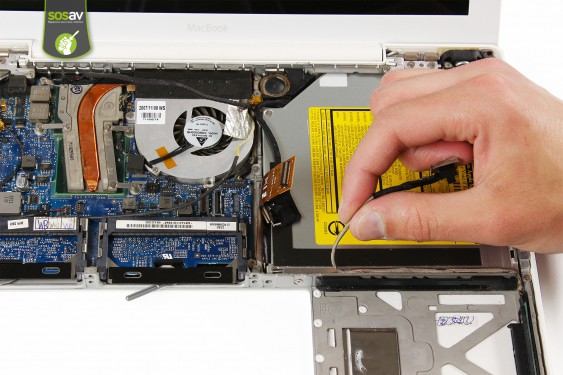 Guide photos remplacement connecteur d'alimentation et de données du disque dur Macbook Core 2 Duo (A1181 / EMC2200) (Etape 14 - image 2)