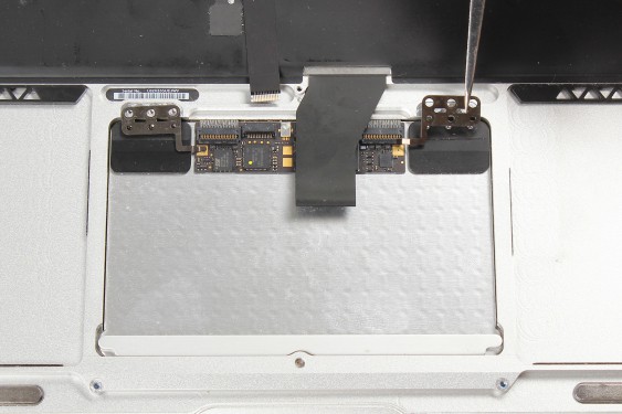 Guide photos remplacement trackpad Macbook Air 13" mi-2011 EMC2469 (A1369) (Etape 12 - image 1)