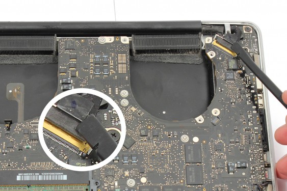 Guide photos remplacement connecteur de la batterie MacBook Pro 15" Fin 2008 - Début 2009 (Modèle A1286 - EMC 2255) (Etape 25 - image 2)