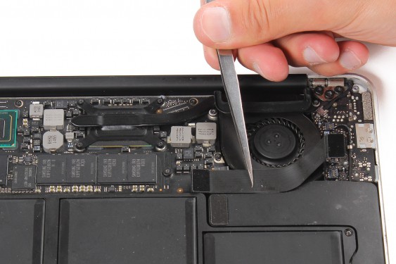 Guide photos remplacement ecran complet Macbook Air 13" mi-2011 EMC2469 (A1369) (Etape 5 - image 1)