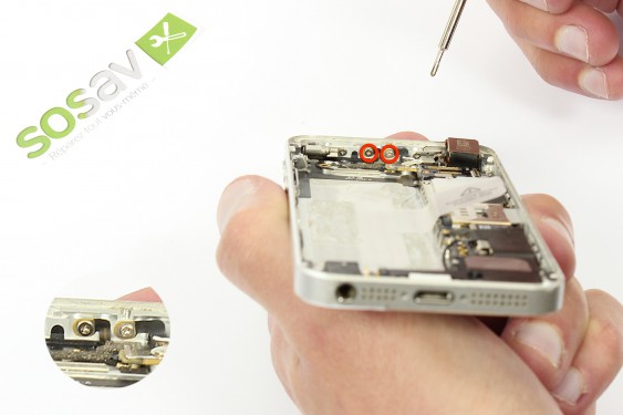Guide photos remplacement nappe power + bouton vibreur + boutons volume iPhone 5 (Etape 23 - image 1)