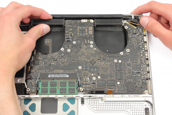 Guide photos remplacement connecteur de la batterie MacBook Pro 15" Fin 2008 - Début 2009 (Modèle A1286 - EMC 2255) (Etape 28 - image 1)