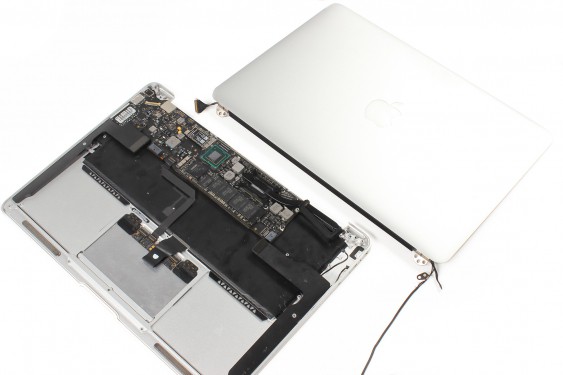 Guide photos remplacement ecran complet Macbook Air 13" mi-2011 EMC2469 (A1369) (Etape 24 - image 1)