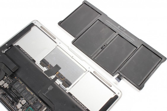 Guide photos remplacement batterie Macbook Air 13" mi-2011 EMC2469 (A1369) (Etape 7 - image 1)