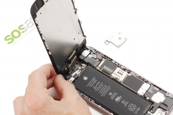 Guide photos remplacement nappe des boutons de volume et vibreur iPhone 6 (Etape 5 - image 4)