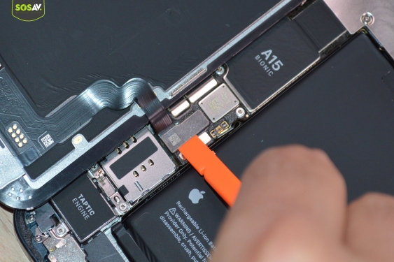Guide photos remplacement connecteur de charge iPhone 13 (Etape 4 - image 5)