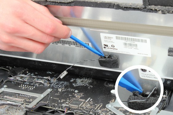 Guide photos remplacement câble de liaison de la carte wifi (carte airport) iMac 27" fin 2009 (EMC 2309 et 2374) (Etape 11 - image 1)