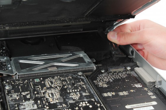 Guide photos remplacement câble de liaison de la carte wifi (carte airport) iMac 27" fin 2009 (EMC 2309 et 2374) (Etape 9 - image 3)