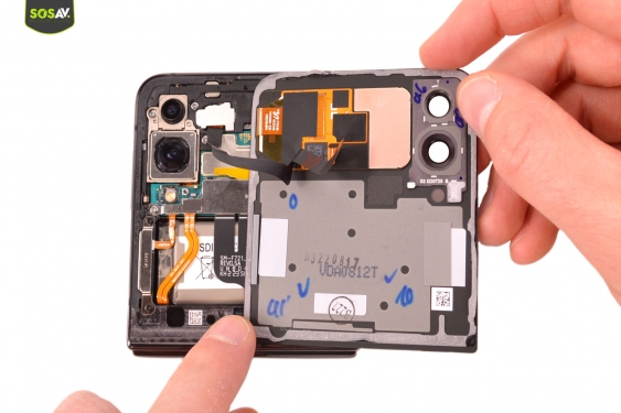 Guide photos remplacement connecteur de charge Galaxy Z Flip4 (Etape 6 - image 4)