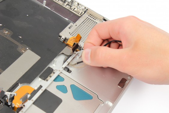 Guide photos remplacement indicateur de niveau de batterie MacBook Pro 15" Fin 2008 - Début 2009 (Modèle A1286 - EMC 2255) (Etape 41 - image 2)