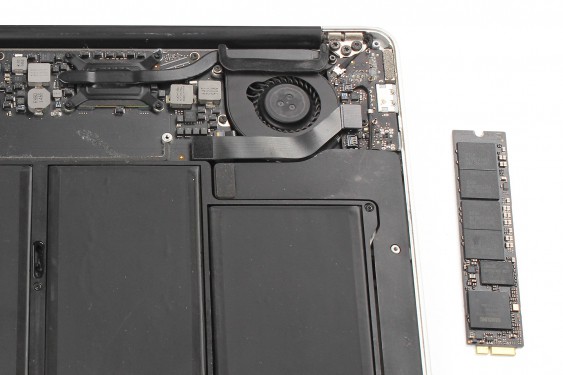 Guide photos remplacement disque dur ssd Macbook Air 13" mi-2011 EMC2469 (A1369) (Etape 6 - image 1)