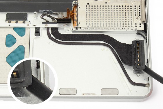 Guide photos remplacement indicateur de niveau de batterie MacBook Pro 15" Fin 2008 - Début 2009 (Modèle A1286 - EMC 2255) (Etape 36 - image 1)