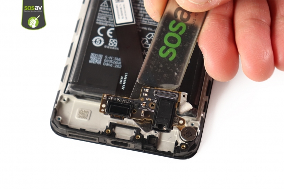 Guide photos remplacement connecteur de charge Xiaomi Redmi 8 (Etape 19 - image 4)