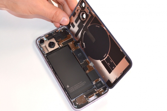 Guide photos remplacement connecteur de charge iPhone 14 (Etape 3 - image 5)