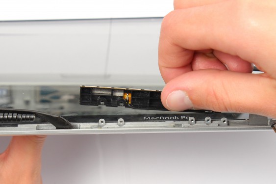 Guide photos remplacement antenne wifi MacBook Pro 15" Fin 2008 - Début 2009 (Modèle A1286 - EMC 2255) (Etape 27 - image 2)