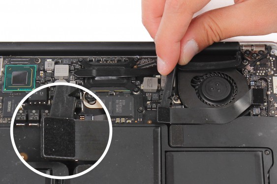 Guide photos remplacement ecran complet Macbook Air 13" mi-2011 EMC2469 (A1369) (Etape 4 - image 4)