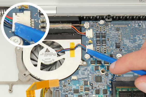 Guide photos remplacement capteur de température du radiateur principal Macbook Pro 17"  Modèles A1151, A1212, 1229 & A1261 (Etape 49 - image 1)