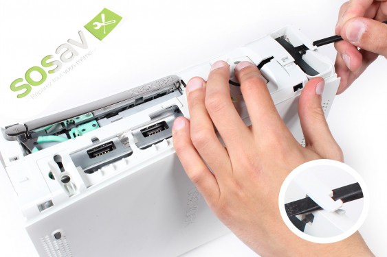 Guide photos remplacement câble d'alimentation du lecteur dvd Xbox 360 (Etape 15 - image 2)