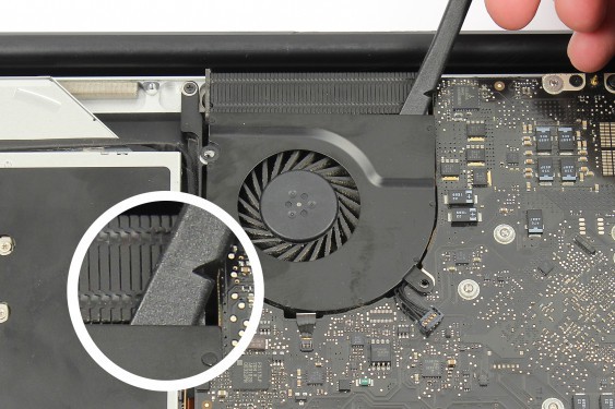 Guide photos remplacement ventilateur gauche MacBook Pro 15" Fin 2008 - Début 2009 (Modèle A1286 - EMC 2255) (Etape 12 - image 1)
