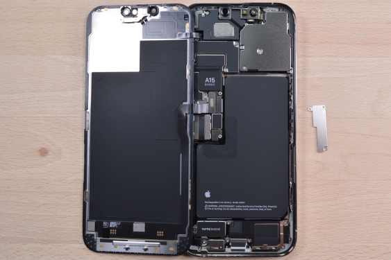 Guide photos remplacement batterie iPhone 13 Pro Max (Etape 4 - image 3)