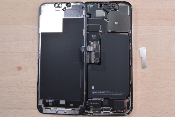 Guide photos remplacement ecran iPhone 13 Pro Max (Etape 4 - image 3)