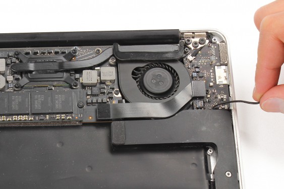 Guide photos remplacement microphone Macbook Air 13" mi-2011 EMC2469 (A1369) (Etape 7 - image 3)