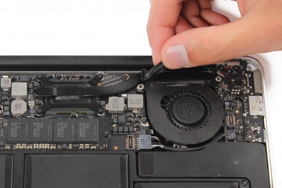 Guide photos remplacement ecran complet Macbook Air 13" mi-2011 EMC2469 (A1369) (Etape 8 - image 3)