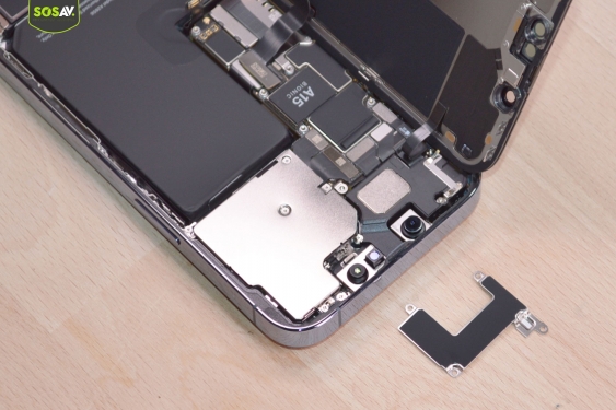 Guide photos remplacement batterie iPhone 13 Pro (Etape 5 - image 4)