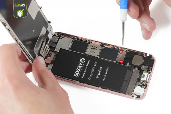 Guide photos remplacement connecteur de charge, prise jack et micro iPhone 6S (Etape 5 - image 1)