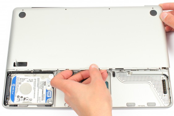Guide photos remplacement barrettes de mémoire ram MacBook Pro 15" Fin 2008 - Début 2009 (Modèle A1286 - EMC 2255) (Etape 7 - image 1)