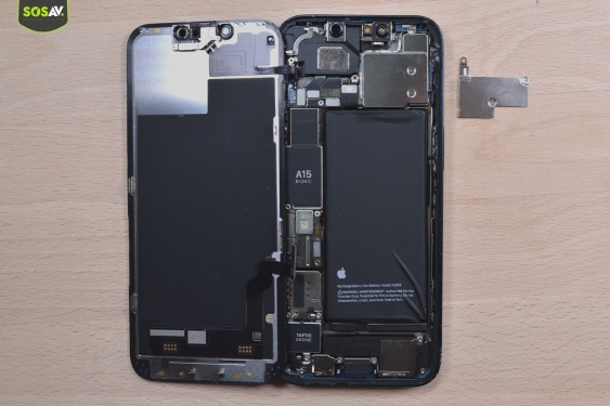 Guide photos remplacement connecteur de charge iPhone 13 (Etape 5 - image 4)