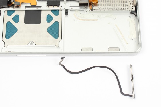 Guide photos remplacement indicateur de niveau de batterie MacBook Pro 15" Fin 2008 - Début 2009 (Modèle A1286 - EMC 2255) (Etape 42 - image 1)