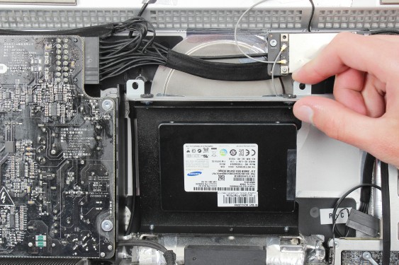 Guide photos remplacement disque dur d'origine vers ssd iMac 27" fin 2009 (EMC 2309 et 2374) (Etape 28 - image 3)