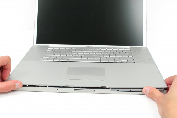 Guide photos remplacement haut-parleur droit Macbook Pro 17"  Modèles A1151, A1212, 1229 & A1261 (Etape 12 - image 2)