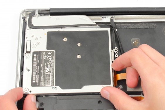 Guide photos remplacement récepteur infrarouge / support bas du disque dur MacBook Pro 15" Fin 2008 - Début 2009 (Modèle A1286 - EMC 2255) (Etape 40 - image 1)