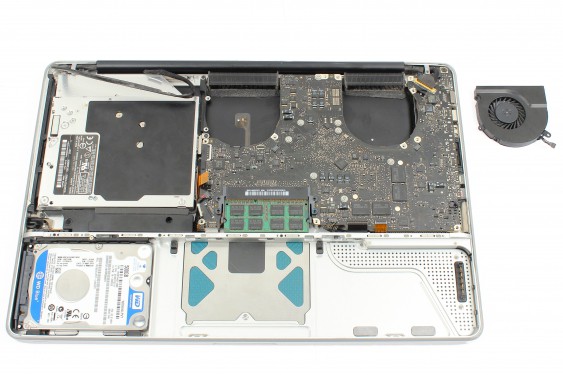Guide photos remplacement récepteur infrarouge / support bas du disque dur MacBook Pro 15" Fin 2008 - Début 2009 (Modèle A1286 - EMC 2255) (Etape 23 - image 4)
