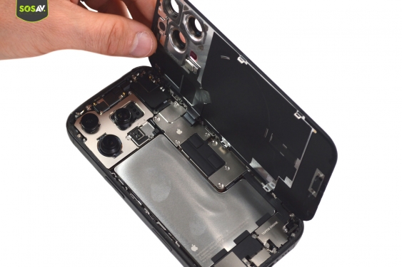Guide photos remplacement connecteur de charge iPhone 16 Pro (Etape 3 - image 4)