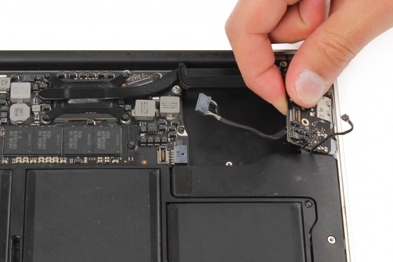 Guide photos remplacement ecran complet Macbook Air 13" mi-2011 EMC2469 (A1369) (Etape 16 - image 2)