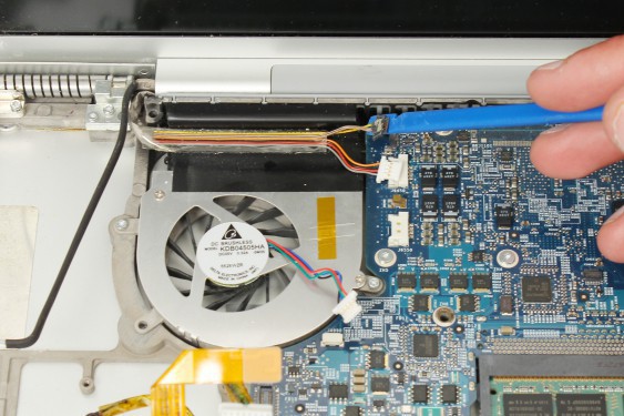 Guide photos remplacement ventilateur gauche Macbook Pro 17"  Modèles A1151, A1212, 1229 & A1261 (Etape 43 - image 3)