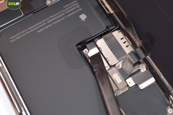 Guide photos remplacement connecteur de charge iPhone 14 Pro (Etape 4 - image 3)