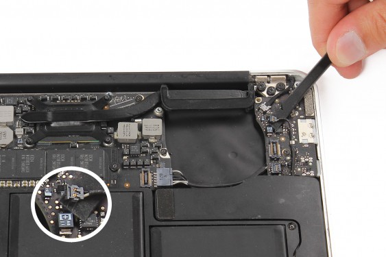 Guide photos remplacement ecran complet Macbook Air 13" mi-2011 EMC2469 (A1369) (Etape 10 - image 2)